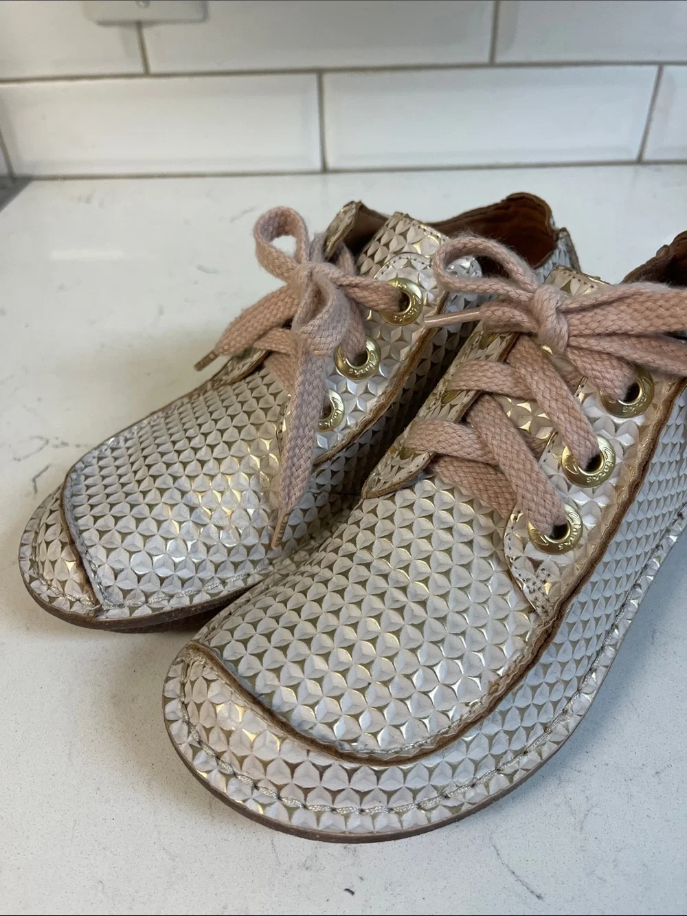 Clarks Funny Dream Women's Oxford Lace Up Size 6 White / Gold